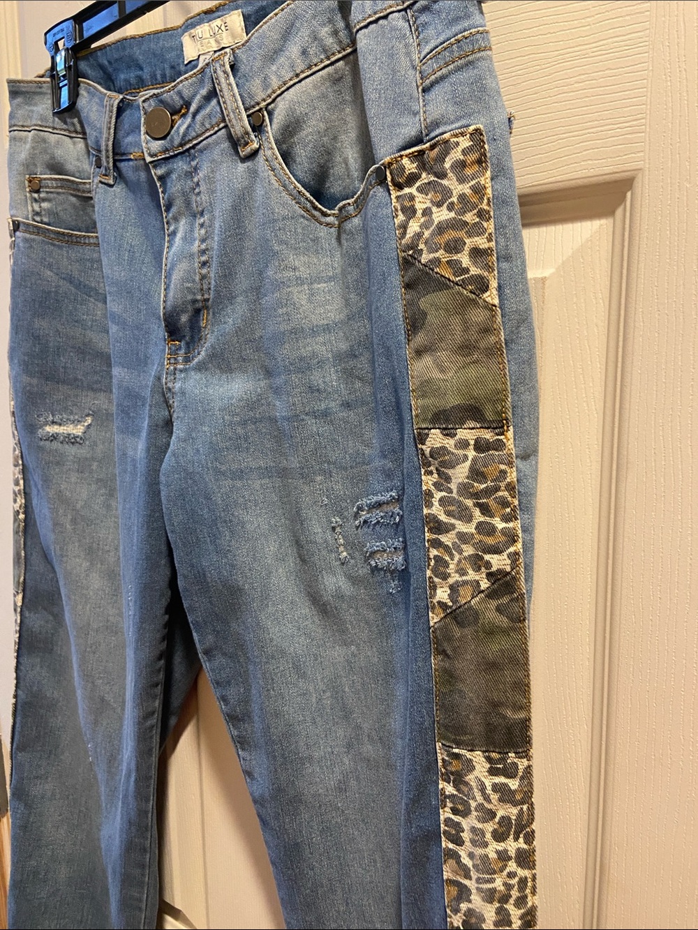 Tru Luxe Jeans Light Blue Denim Straight Leg with Leopard Side Panels